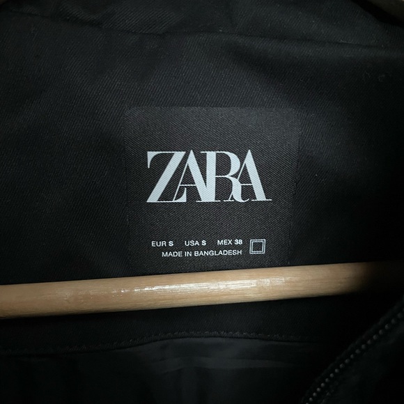 Zara Padded Gilet Jacket with hood in excellent condition - Picture 2 of 3